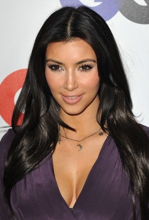 Kim Kardashian perd une place au classement de popularité Twitter.