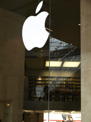 Le premier Apple Store fran�ais, situ� au Carrousel du Louvre, ouvrira ses portes samedi 7 novembre au public