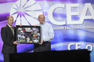 Steve Balmer c�l�bre la derni�re participation de Microsoft au CES