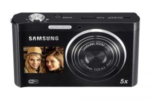 Le Samsung DV300F dispose de deux écrans