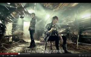 Capture d'�cran du clip 'What is Love' du groupe EXO.