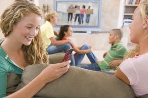 60 15-24 ans ont mobile possedent smartphone